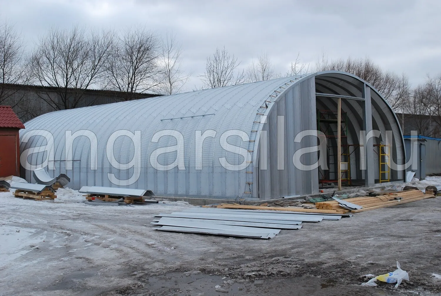 картинка-ссылка на статью: Какой ангар подходит для хранения техники в Тарко?